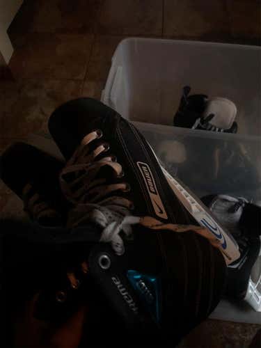 Senior Bauer Supreme Select Regular Width Size 10 Hockey Skates