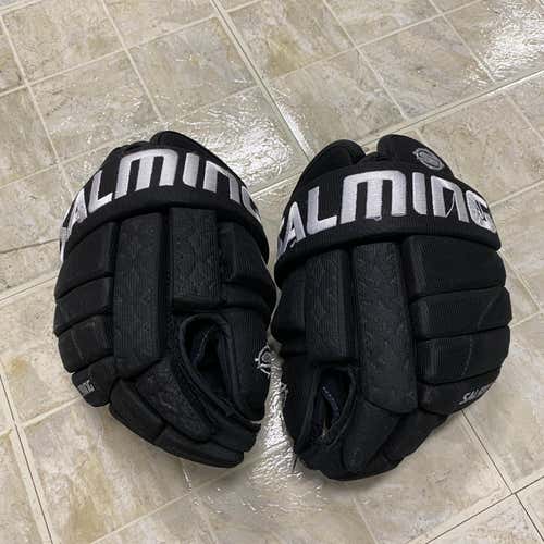 BLACK 13” SALMING M11 GLOVES