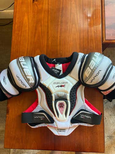 Junior Large Bauer Vapor APX  Shoulder Pads
