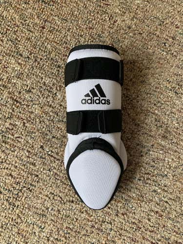New Adidas Pro Series Shin Guard