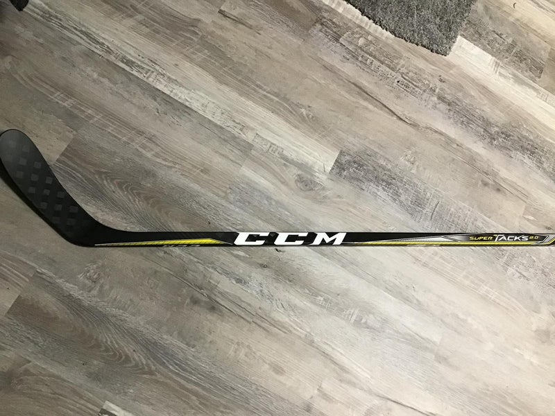 New Senior CCM Right Handed Super Tacks 2.0 Hockey Stick