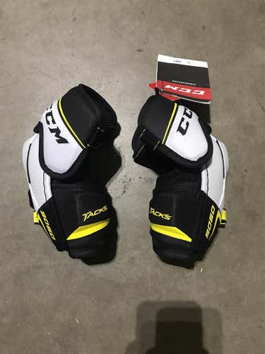 Junior Large CCM Tacks 9060 Elbow Pads