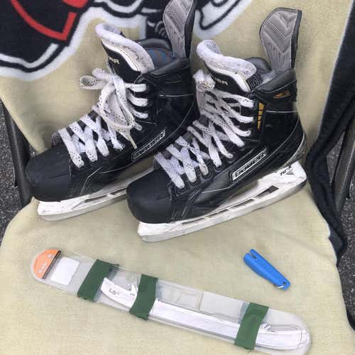 Junior Bauer Supreme 190 Regular Width  Size 5.5 Hockey Skates