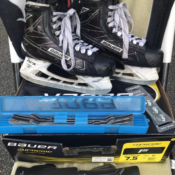 Senior Bauer Supreme 1S Regular Width Size 7.5 Hockey Skates