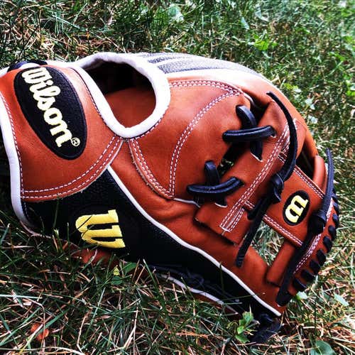 New Right Hand Throw A2000 11.75" Baseball Glove