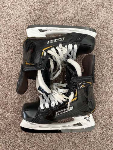 Senior Bauer Supreme 2S - Size 8 Hockey Skates