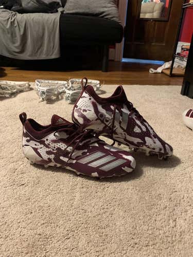 Red Men's Molded Cleats Low Cut