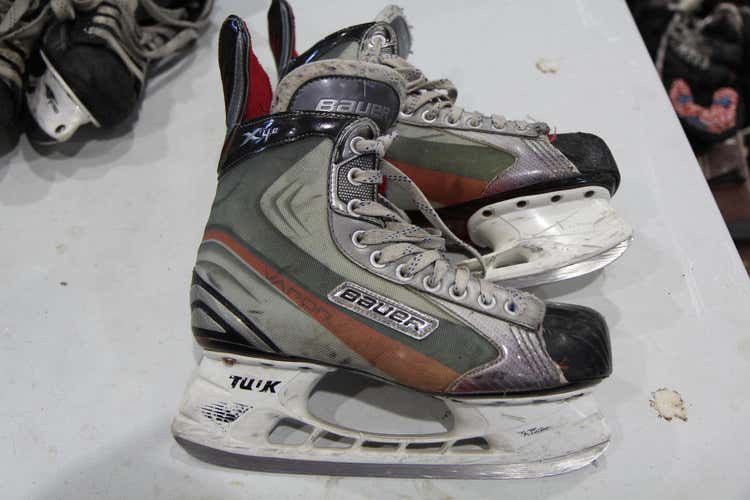 Used Senior Bauer Vapor x40 Hockey Skates Regular Width Size 8.5