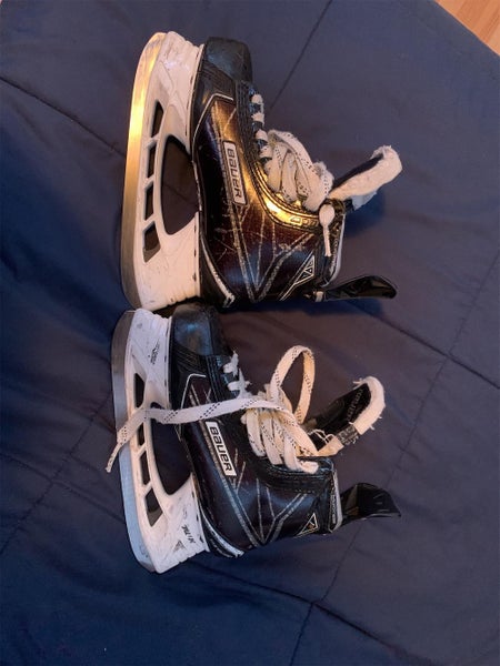 Junior Bauer Supreme 1S Extra Wide Width Size 5.5 Hockey Skates