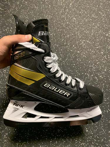 New Senior Bauer Hockey Skates Regular Width Size 9