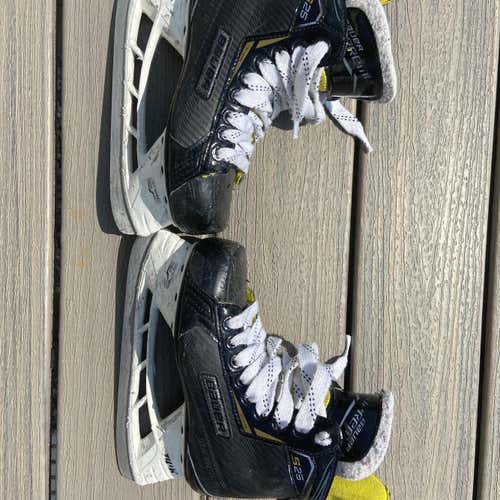 Junior Bauer Supreme S25 Regular Width  Size 2 Hockey Skates