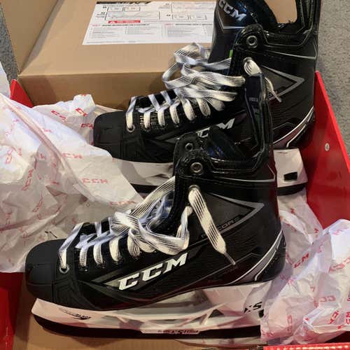 Senior CCM Regular Width  Size 9.5 Hockey Skates