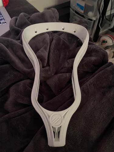 White New Unstrung Maverik Head