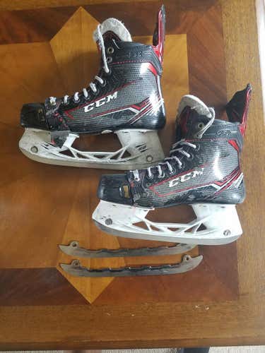 CCM JetSpeed FT1 Hockey Skates Regular Width Size 4