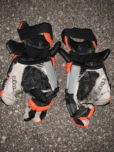 Black Used Player's Epoch Integra Lacrosse Gloves 13"