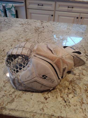 White Used Intermediate Bauer Regular S29