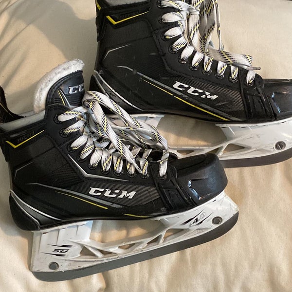 Senior CCM Tacks 9070 Regular Width Size 6.5 Hockey Skates