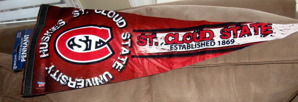 St. Cloud State Huskies NCAA WinCraft Premium Quality Team Logo Pennant-NWT!