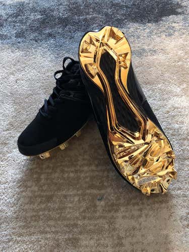 Black Men's Molded Cleats Low Cut