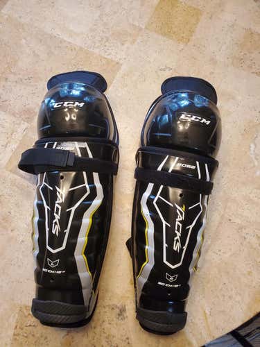 Used Junior CCM Tacks 2052 Shin Pads