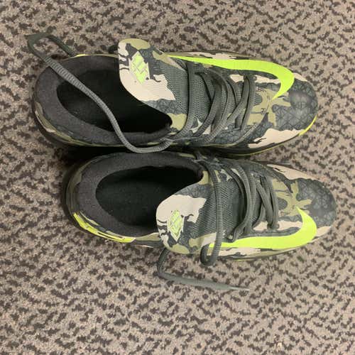 Used KD GS 6 Camo Kids Size 6 Basketball Shoes