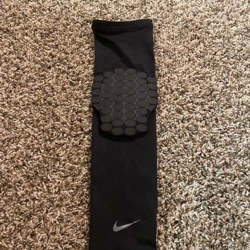 New Nike Padded Arm Sleeve