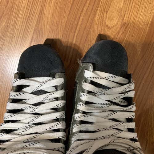 Senior Graf Supra 570  Pro Stock Size 8 Hockey Skates