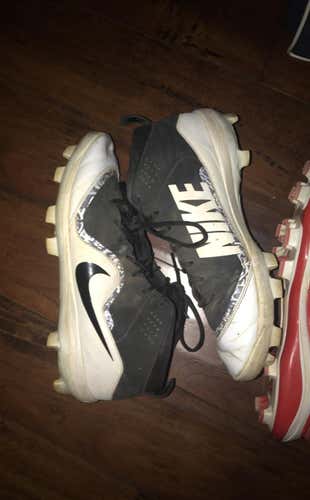USED NIKE TROUT MCS 10.5 (price Negotiable)