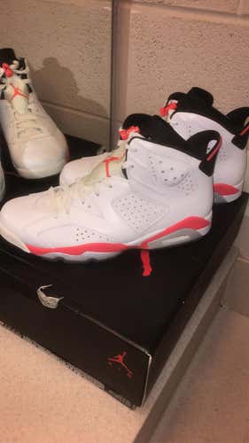 White/ Infrared Jordan Retro 6 Extremely Light Use Size 11
