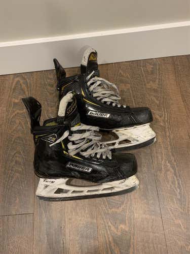 Senior Bauer Supreme 2S Pro Regular Width  Size 8.5 Hockey Skates