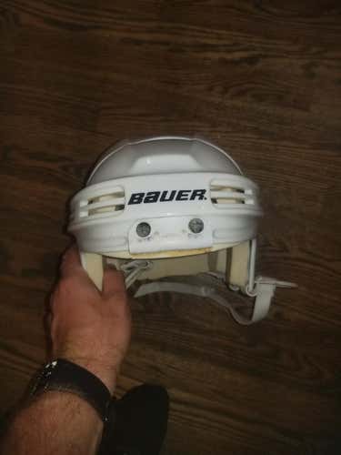 White Used Large Bauer HH3000L Helmet