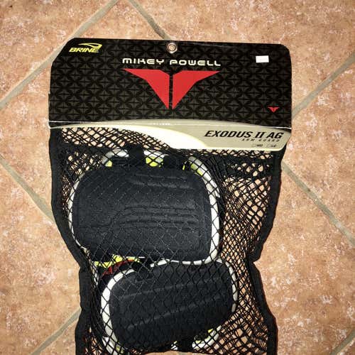 New w/ Tags Large Brine Exodus II Arm Guards