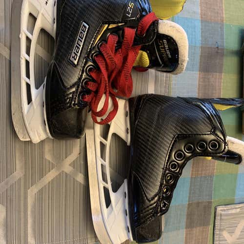 Youth Bauer Supreme S27 Regular Width  Size 11 Hockey Skates