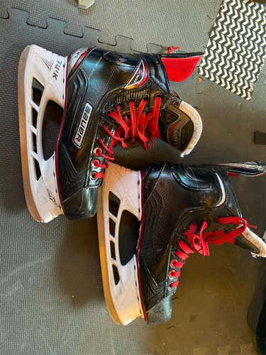 Senior Bauer Vapor X500 Regular Width  Size 7.5 Hockey Skates