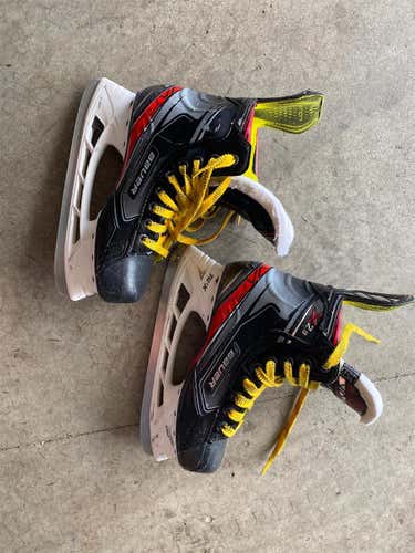 Junior Bauer Vapor X2.9 Regular Width Size 5.5 Hockey Skates