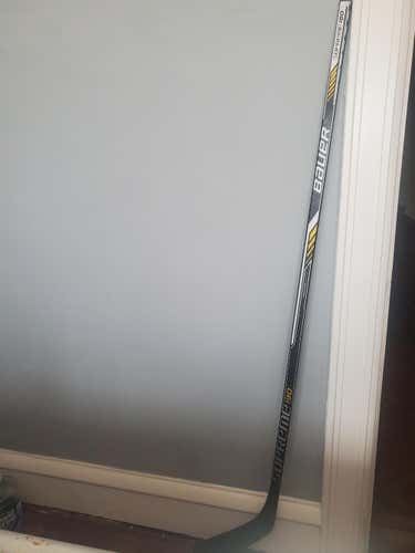 Used Senior Bauer Right Handed Supreme 190 Hockey Stick Mid Pattern