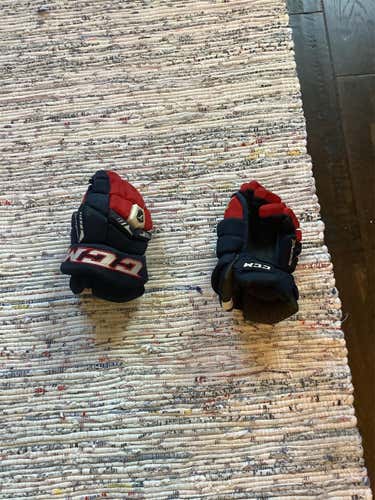 Blue Junior CCM Tacks 6052 10"  Gloves