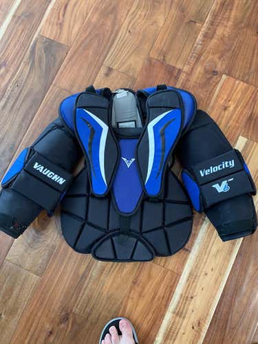 Used Junior Medium Vaughn Velocity v6 700 Goalie Chest Protector