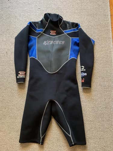 Used 2x2 Long Sleeve Shorty Wetsuit - Medium