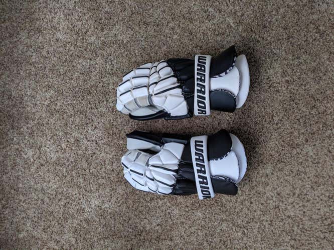 Great condition Goalie Warrior Regulator Lacrosse Gloves 13"