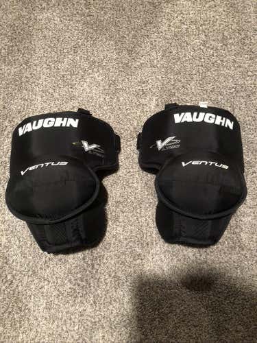 Vaughn Ventus LT80 Senior Knee Guards