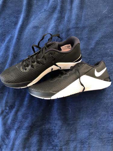 NEW Black Nike Metcon 5