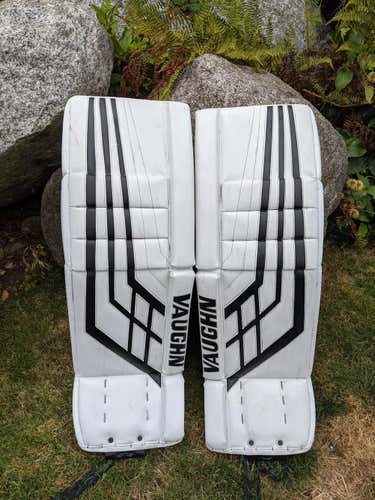 White Used Senior 33" + 2 Vaughn Velocity VE8 Pro Carbon Goalie Leg Pads