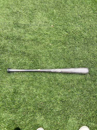 High School/College Wood (-3) 33" Bat