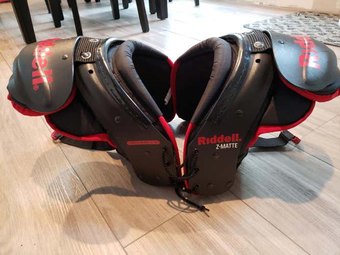 Used Medium Riddell Z-Matte Shoulder Pads
