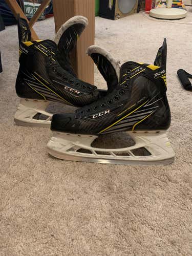 Senior CCM Super Tacks Regular Width Pro Stock Size 9.5 Hockey Skates