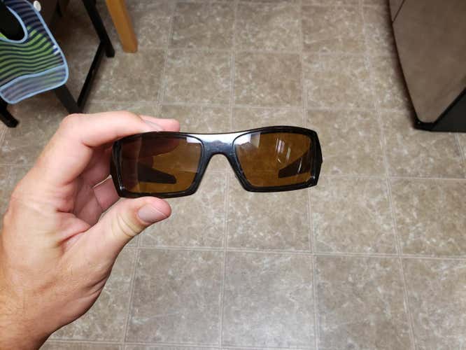 Brown Used Adult Men's One Size Fits All Oakley Sunglasses