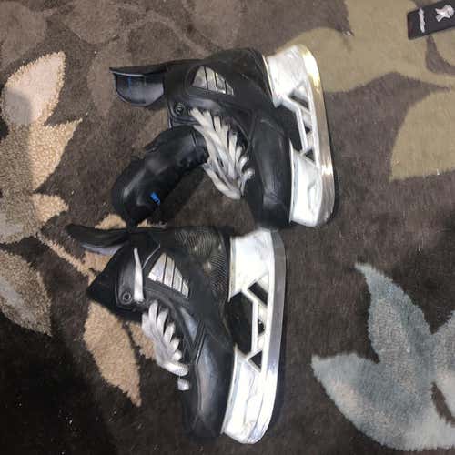 Senior True Pro Custom Regular Width  Size 7.5 Hockey Skates