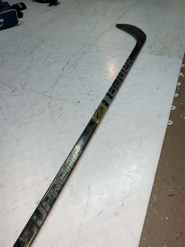 Intermediate Right Handed Supreme 2S Pro   Hockey Stick