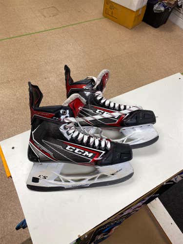 Senior CCM JetSpeed FT2 Regular Width Size 9.5 Hockey Skates